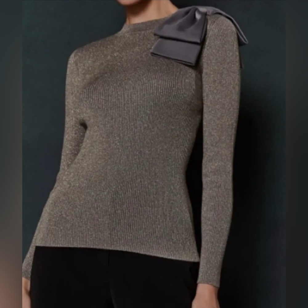 🖤 Ted Baker London Saadye Ribbed Long Sleeve
Sweater in Gold Metallic 🖤